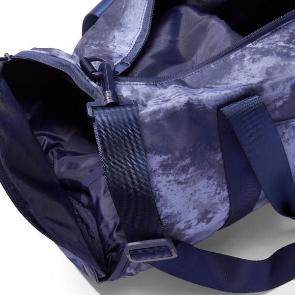 PINK EVERYDAY DUFFLE BAG - Picture 3 of 3